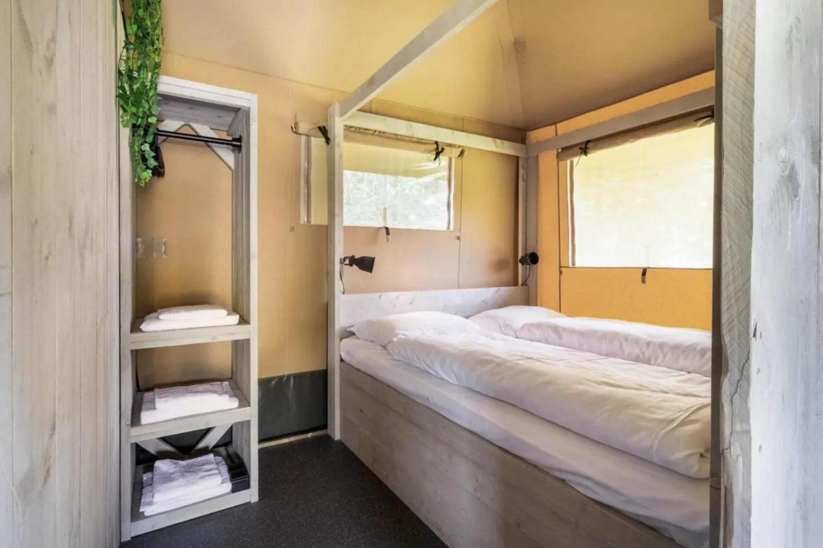 Glamping Lodge With Eco-Wellness Zeewolde Exteriör bild